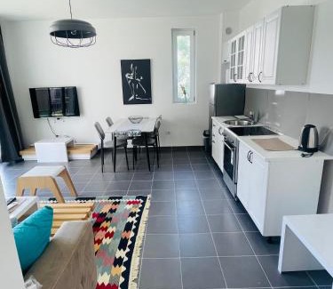 Sakës Wohnung | Tale beachfront flat