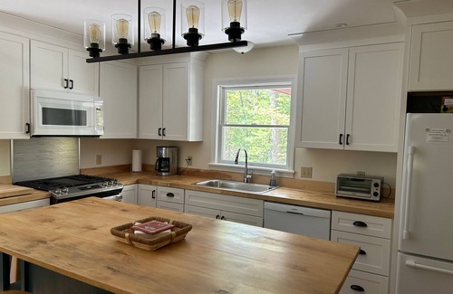 Hall Quarry Haus | Gut ausgestattetes Glücksspiel in der Nähe von Acadia's Echo Lake und Trails! Blick auf den Echo See ..