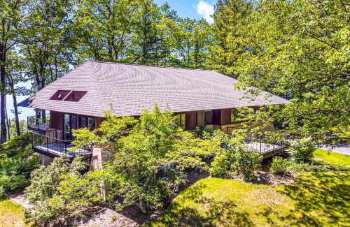 Harbor Springs Haus | Tally-Sun on the Bluff