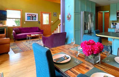 Leavenworth Haus | Tamarack Haus Hot Tub and EV Charging Walk Dtwn!