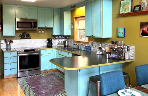 Leavenworth Haus | Tamarack Haus Hot Tub and EV Charging Walk Dtwn!