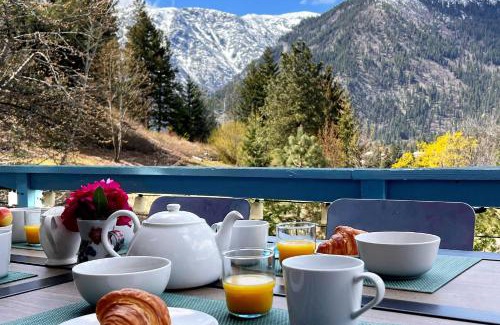 Leavenworth Haus | Tamarack Haus Hot Tub and EV Charging Walk Dtwn!