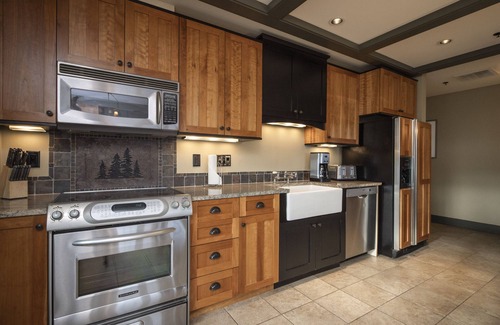 Traverse City Hotel | Tamarack Lodge of Traverse City