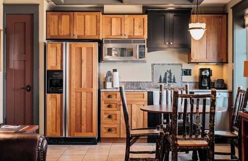 Traverse City Hotel | Tamarack Lodge of Traverse City