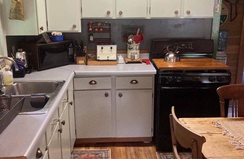 Troy Kabine | Tamarack Retreat: River Front, Kayaks, Campfire