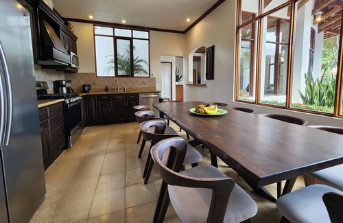 Playa Langosta Villa | Tamarindo Grand Villa. Oasis at walking distance to Tamarindo Beach!