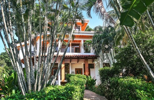 Playa Langosta Villa | Tamarindo Grand Villa. Oasis at walking distance to Tamarindo Beach!