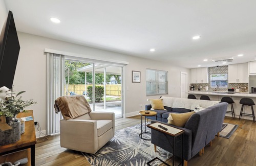 Riverside Heights Haus | Tampa Vacation Rental ~ 3 Mi to Downtown!