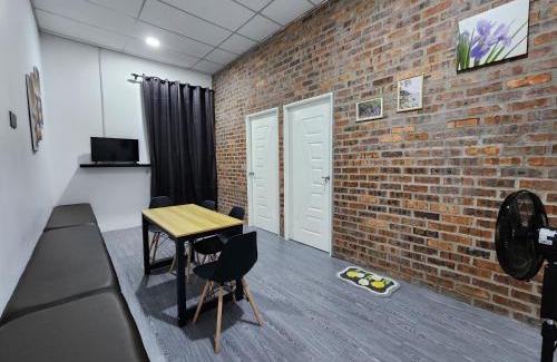 Dungun Haus | Tamu 1980 Studio