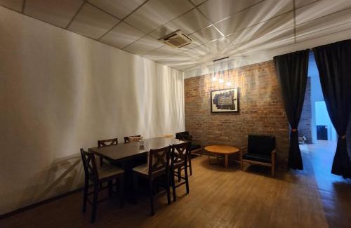 Dungun Haus | Tamu 1980 Studio