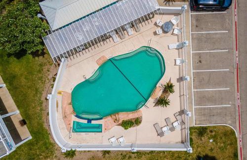 Sand Point Haus | Tan Lines and Fine Wines