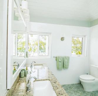 Deadmans Cay Haus | Tangerine Sunsets Long Island Santa Maria