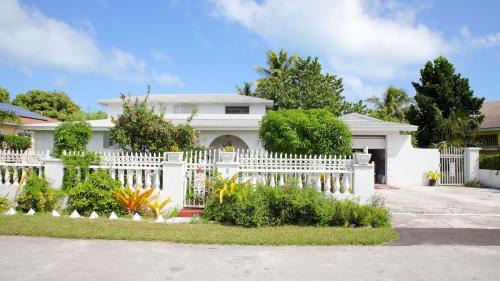 Nassau Haus | Tangerine Sunsets Winton Rose