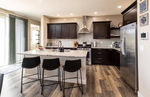 Brighton Haus | Tanner Peak: Wellness Business Entertainment