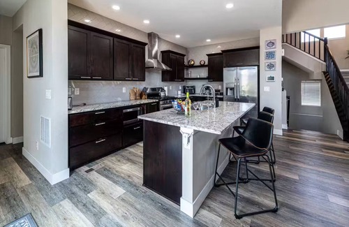 Brighton Haus | Tanner Peak: Wellness Business Entertainment