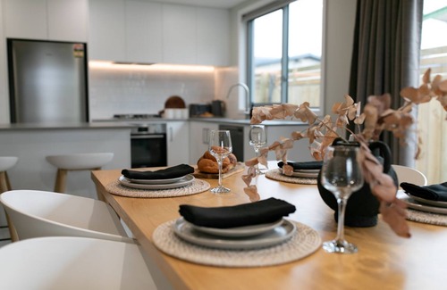 Taradale Haus | Taradale Gem - stylish 3-bed home in Taradale