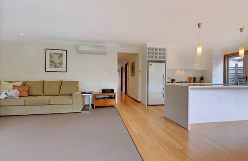 Sisters Beach Haus | --- Tarkine-Tore ---