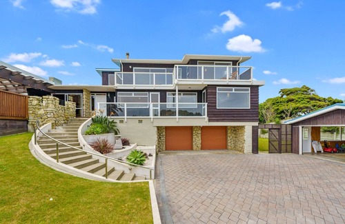 Otaki Beach Haus | Tassy - Ōtaki Beach Holiday Home, OTAKI BEACH