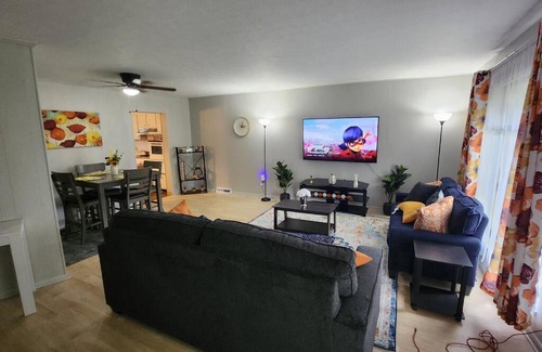 Euclid Haus | Tastefully Furnished 3bd @Euclid