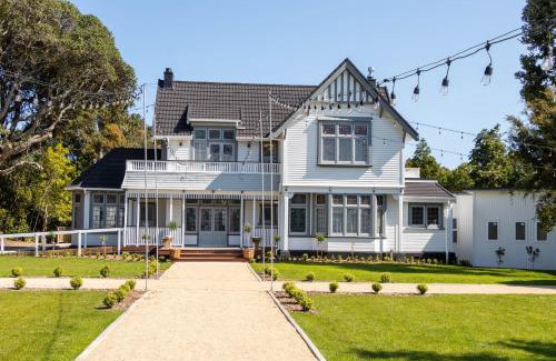 Manakau Hotel | Tatum