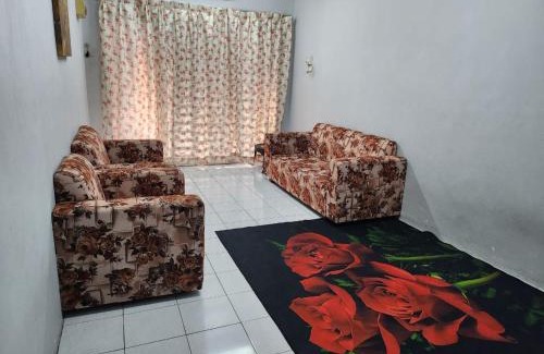 Kampung Rawa Haus | Taufiq 34 KLIA Sepang with 3 Airconds & Free Wi-Fi