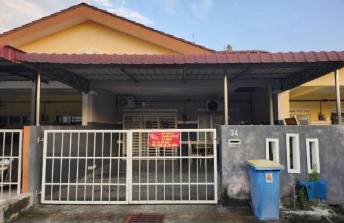 Kampung Rawa Haus | Taufiq 34 KLIA Sepang with 3 Airconds & Free Wi-Fi