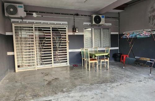 Kampung Rawa Haus | Taufiq 34 KLIA Sepang with 3 Airconds & Free Wi-Fi