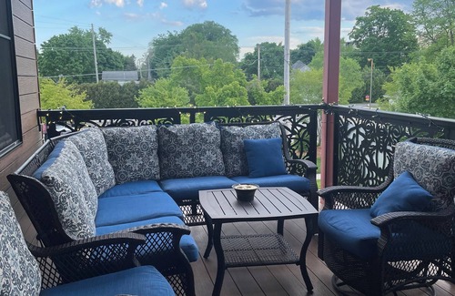 Traverse City Eigentumswohnung | TC West Side Condo, Central Location, Spacious, Dog Friendly!