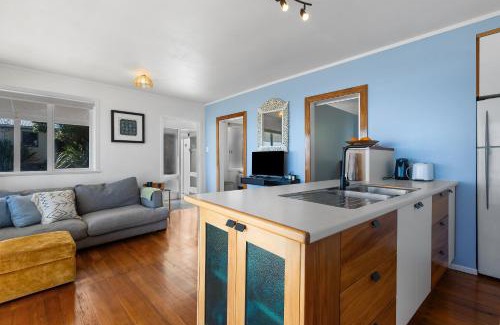 Ahipara Haus | Te Hu - Ahipara Beachfront Bach