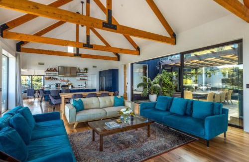 Omiha Haus | Te Whau Retreat - Whole Property - Be My Guest Waiheke