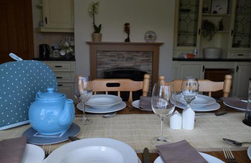 Dungloe Haus | Teach Kitty Con