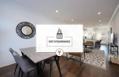 Charlotte Park Haus | Ten Minutes to Broadway Alluring Gated Townhome