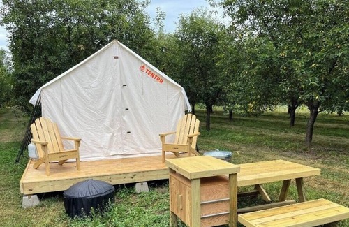 Central Lake Wohnmobilvermietung | Tentrr Signature Site - Shooks Farm Site