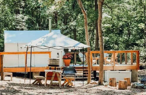 Carrolltowne Wohnmobilvermietung | Tentrr Signature Site - Fern Creek at Azimuth Acres - Coleman Cooking Site