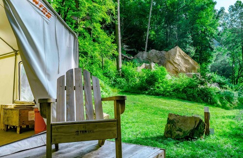 Ansted Wohnmobilvermietung | Tentrr State Park Site - WV Hawk's Nest State Park - Site A - Double Camp