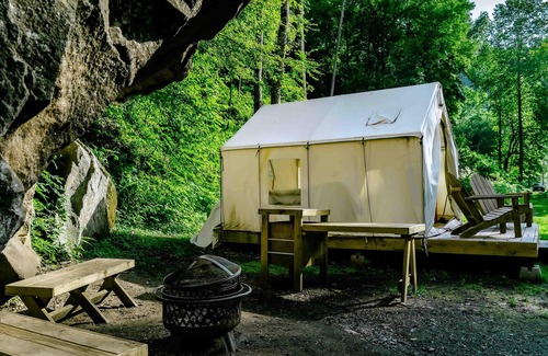 Ansted Wohnmobilvermietung | Tentrr State Park Site - WV Hawk's Nest State Park - Site A - Double Camp