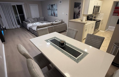 Evergreen Park Eigentumswohnung | Terrific 2-bedroom condo with AC in charming Evergreen Park