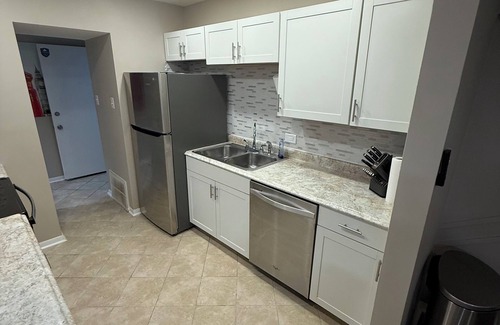 Evergreen Park Eigentumswohnung | Terrific 2-bedroom condo with AC in charming Evergreen Park