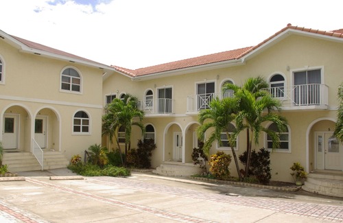 Bodden Town Eigentumswohnung | Full 2-Bdrm / 2-Bad Condo am Strand, Woche bei $ 143 / Nacht, Mietwagen inklusive!