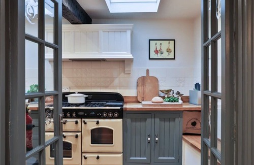 Tetbury Haus | Tetbury - Stylish Country Retreat, Terrace and Log