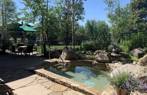 Teton Village Eigentumswohnung | 20-40% Rabatt auf die meisten Wochen (Teton Club) Ski-in / out zur Straßenbahn, Gondel - 4 Whirlpools & Spa!