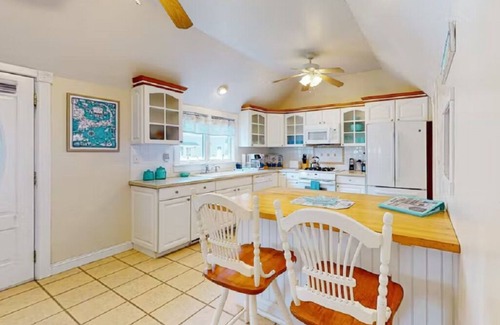 Buzzards Bay Haus | Walk to Onset Beach Gorgeous Victorian Home - Free Aug 21-28th!