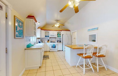 Buzzards Bay Haus | Walk to Onset Beach Gorgeous Victorian Home - Free Aug 21-28th!