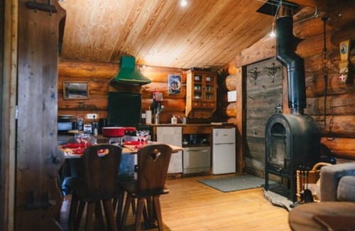Collonges-sous-Saleve Skihütte | La cabaña de troncos de 13 árboles