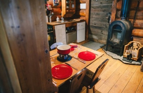 Collonges-sous-Saleve Skihütte | La cabaña de troncos de 13 árboles