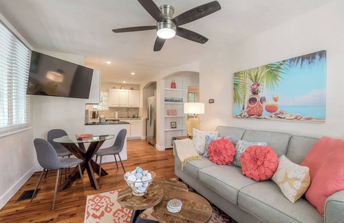 Elizabeth Mcbrides Raulersons Haus | The Adorable Blue Bungalow- Pet Friendly with a fully fenced in back yard.