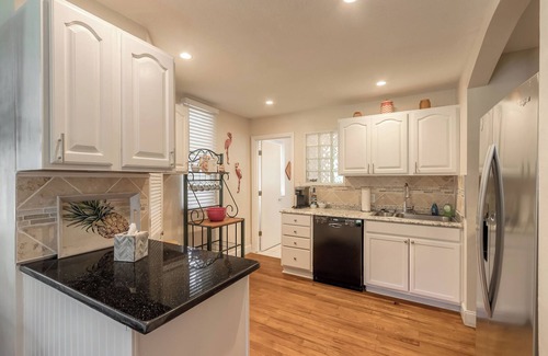 Elizabeth Mcbrides Raulersons Haus | The Adorable Blue Bungalow- Pet Friendly with a fully fenced in back yard.