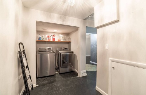 Post Falls Haus | Spacious 5BR Retreat w/ Pickleball, Pool Table, and rooftop deck