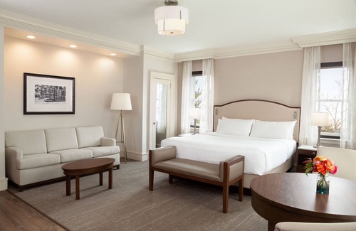 Summit Hotel | The Albion Summit