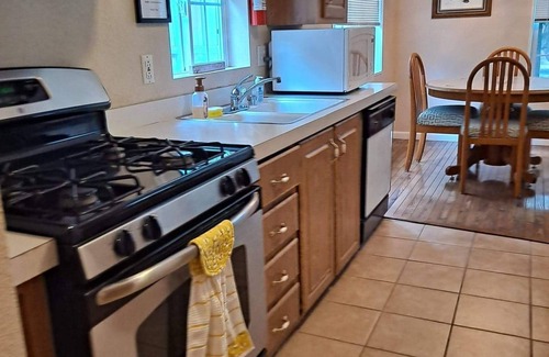 Baxter Haus | The Alta House/Sierra Woods